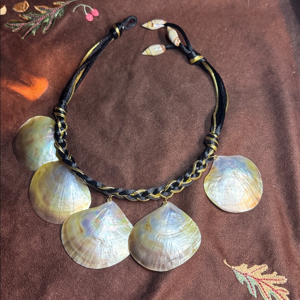 Teardrop SHELL black cord / Gold accent Necklace 🐈‍⬛